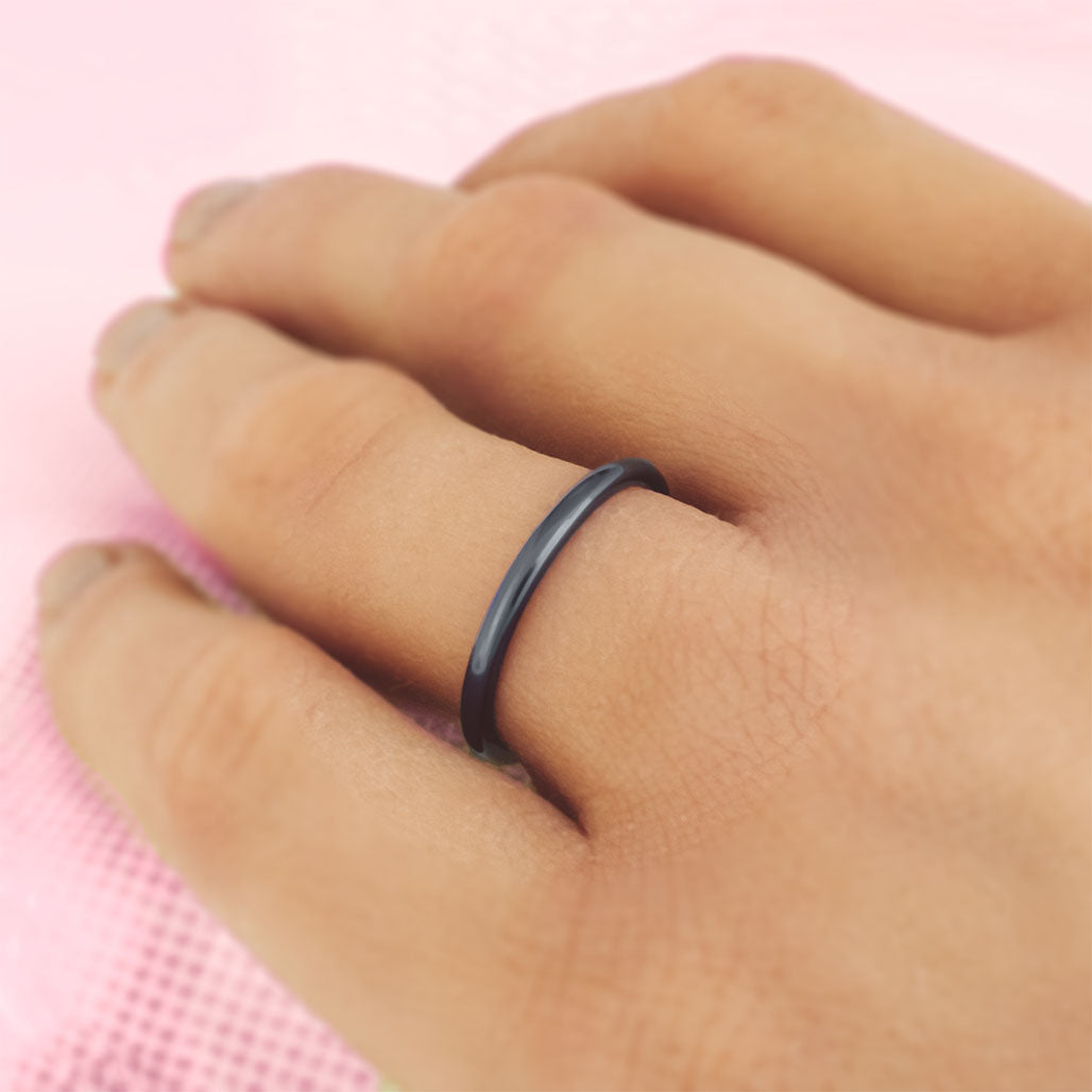 Thin black store band ring